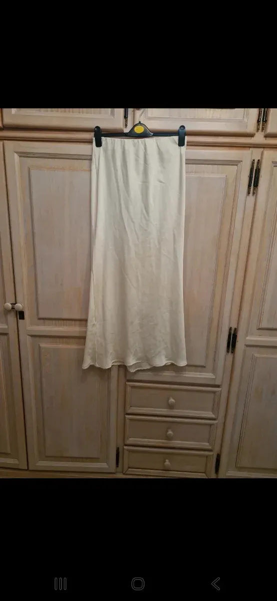 Falda larga satén beige