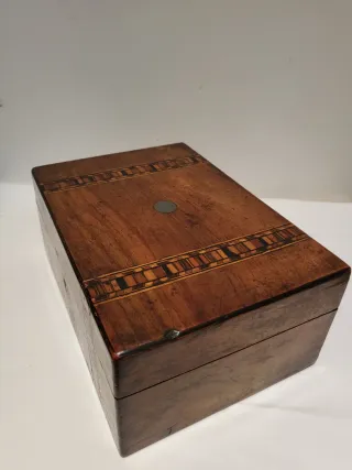 Antiguo joyero victoriano de madera