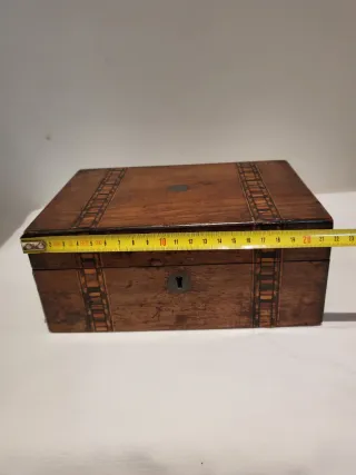 Antiguo joyero victoriano de madera