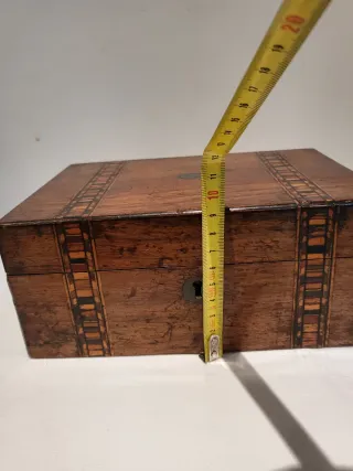 Antiguo joyero victoriano de madera