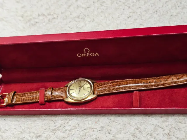 Reloj Omega Constellation Dorado