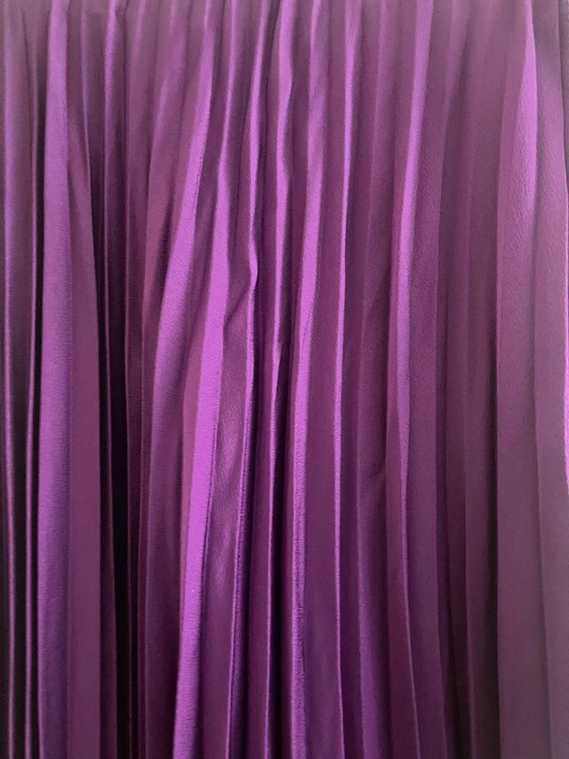 Falda midi Zara morada talla XS de segunda mano por EUR en