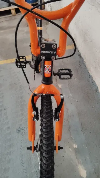 Bicicleta Monty 24 BMX