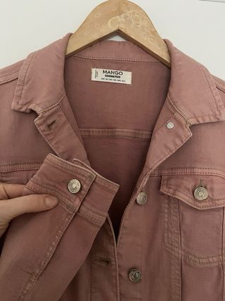 Chaqueta vaquera rosa Mango Talla XS