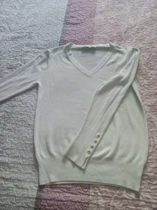 Jersey blanco cuello pico