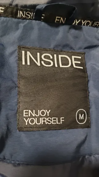 Chaqueta azul con capucha