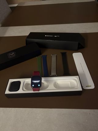 Apple Watch Series 4 Nike + 5 correas y cargador