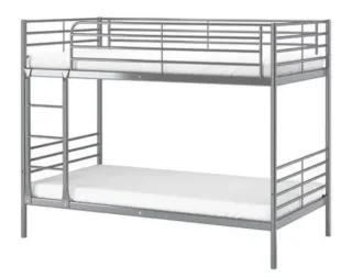 Letto a castello SVARTA IKEA in metallo grigio.
