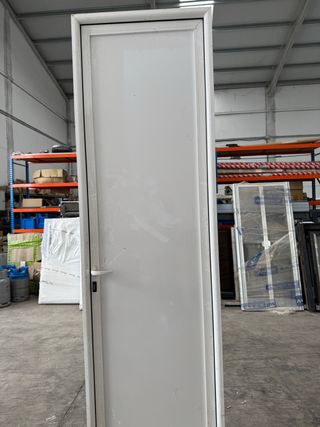 Puerta aluminio panel sándwich 80x255cm