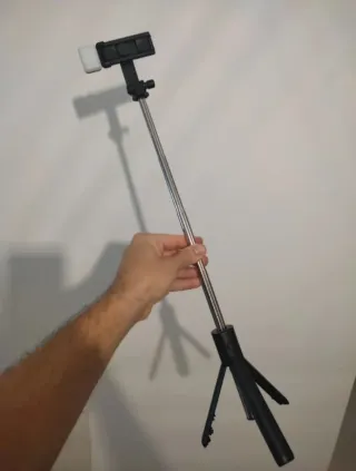 Trípodes y palo selfie para tus fotos y vídeos.