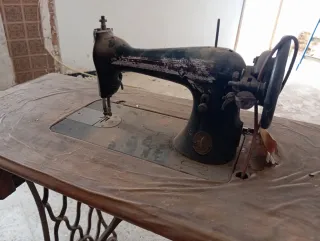 Máquina de coser Singer antigua