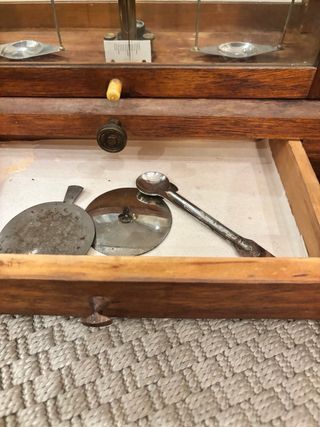 Báscula antigua de precisión