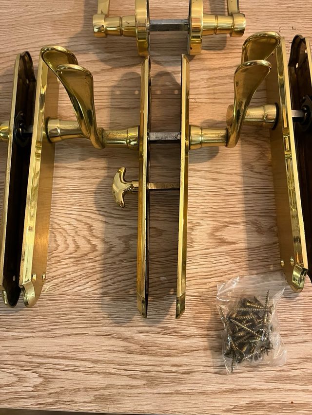 Manillas doradas para 8 Puertas