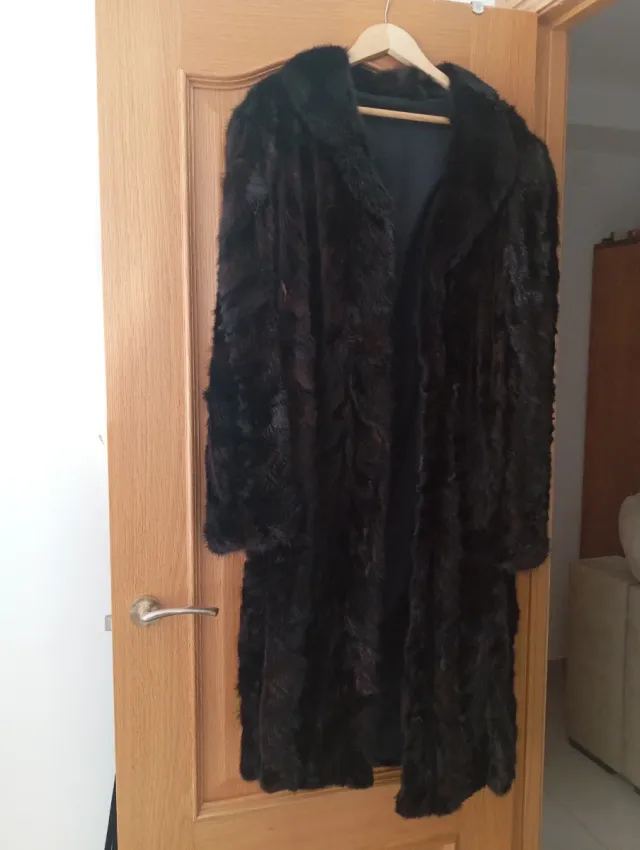 Abrigo imitación piel negro/marrón