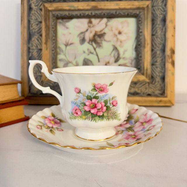 Taza y plato porcelana Royal Albert “Wild Rose”