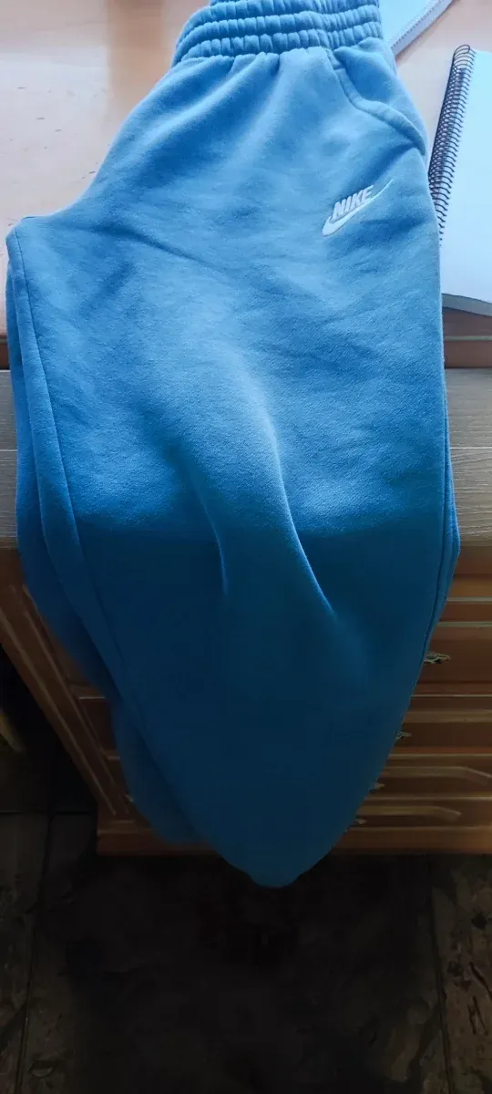 Pantalón chándal Nike azul, talla M de niño