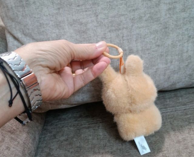 Labubu marrón peluche