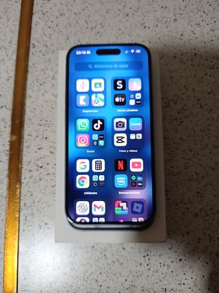 iPhone 15 azul clarito 