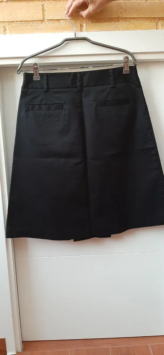 Falda negra corta