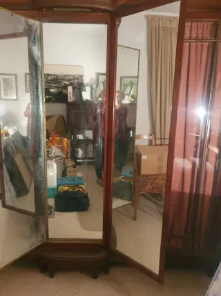 Armario antiguo 3 cuerpos madera y tela rosa