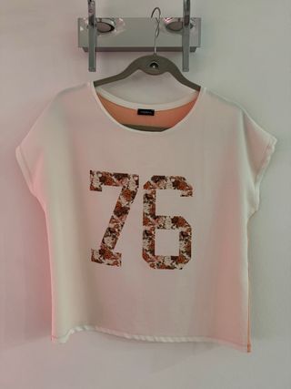 camiseta naranja pastel