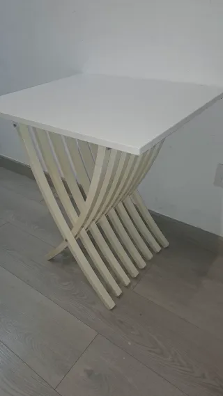 Mesita auxiliar blanca de madera