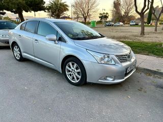 Toyota Avensis, año 2010 con 180mil km