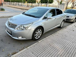 Toyota Avensis, año 2010 con 180mil km