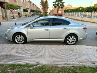 Toyota Avensis, año 2010 con 180mil km
