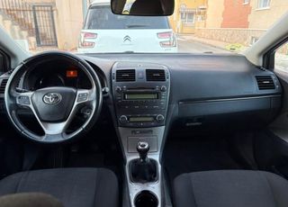 Toyota Avensis, año 2010 con 180mil km