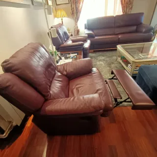 Sofá y 2 sillones Granfort cuero marrón.