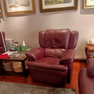 Sofá y 2 sillones Granfort cuero marrón.