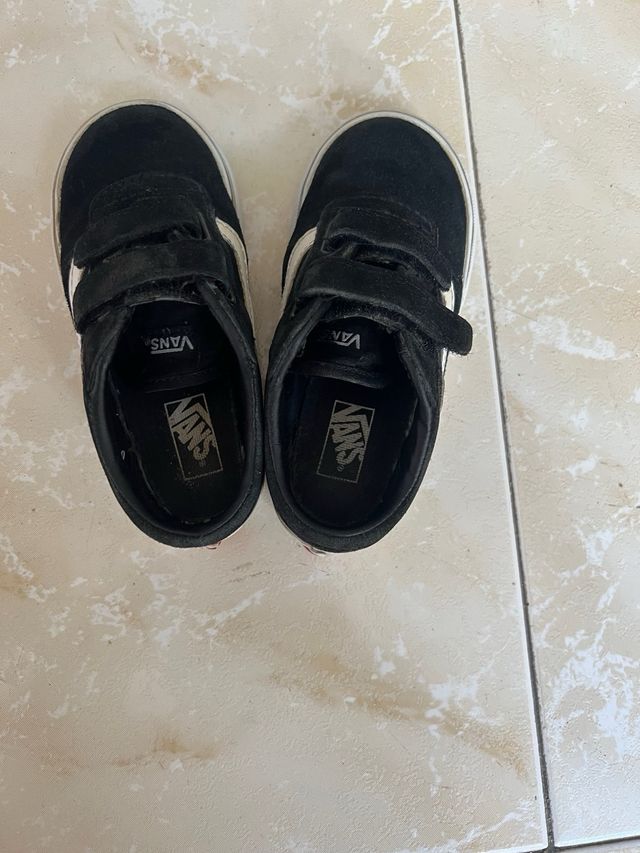 Zapatillas Vans Milton V Negras
Talla 25