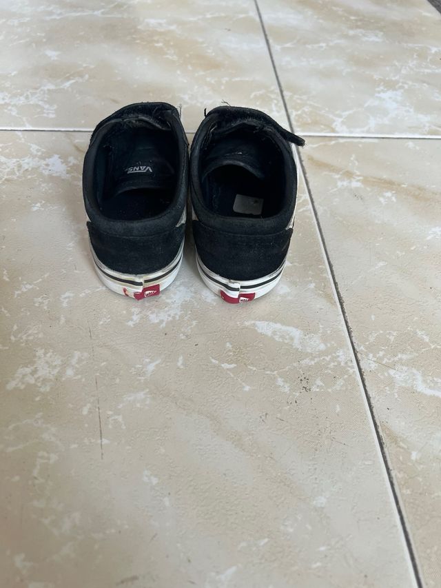Zapatillas Vans Milton V Negras
Talla 25