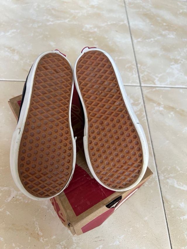 Zapatillas Vans Milton V Negras
Talla 25