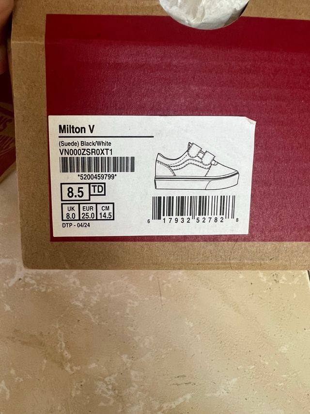 Zapatillas Vans Milton V Negras
Talla 25