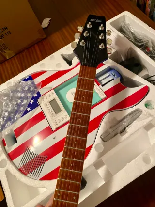 Guitarra Reproductor de CD y radio  NUEVA en caja