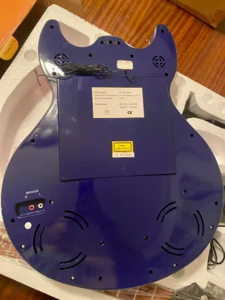 Guitarra Reproductor de CD y radio  NUEVA en caja