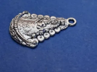 BLEA PORTONS. Colgante Virgen del Rocío plateada.