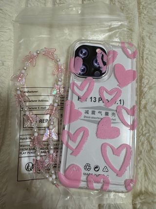 Funda iPhone 13 Pro con diseño de corazones