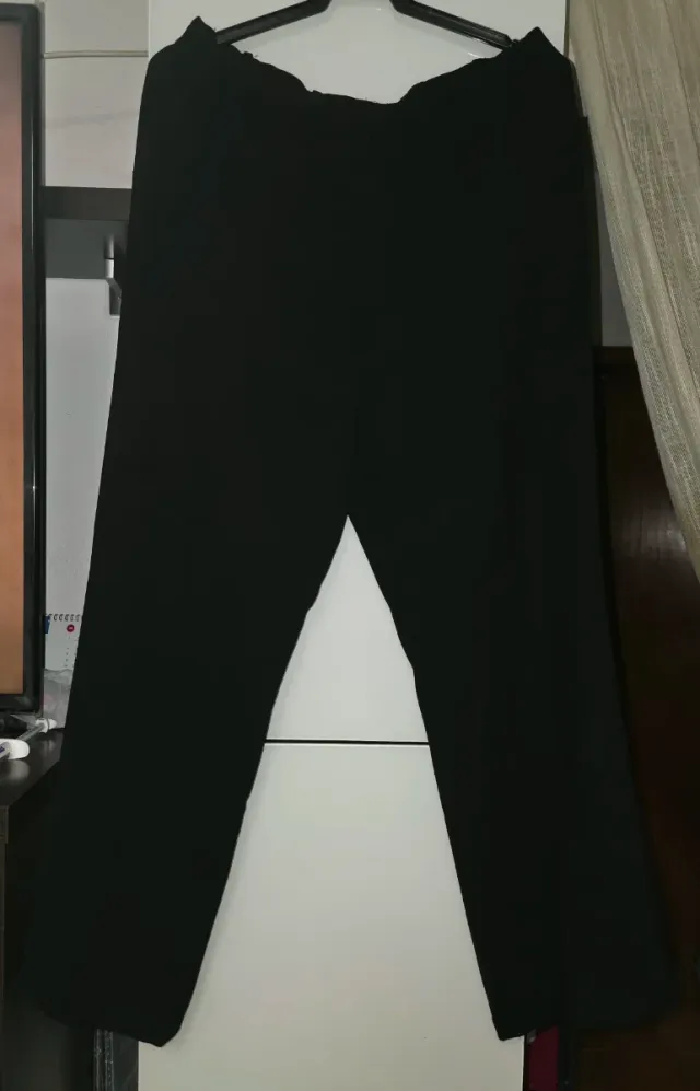 Pantalón negro de crepé