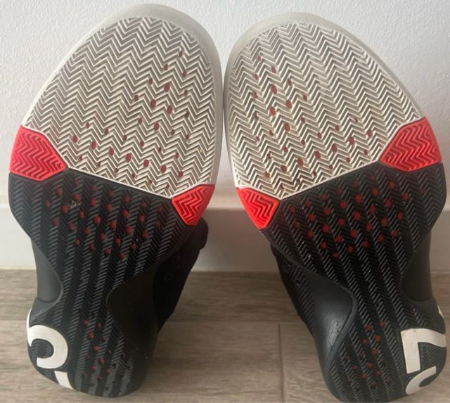 Botas Jordan Talla 44 Negras Rojas Blancas