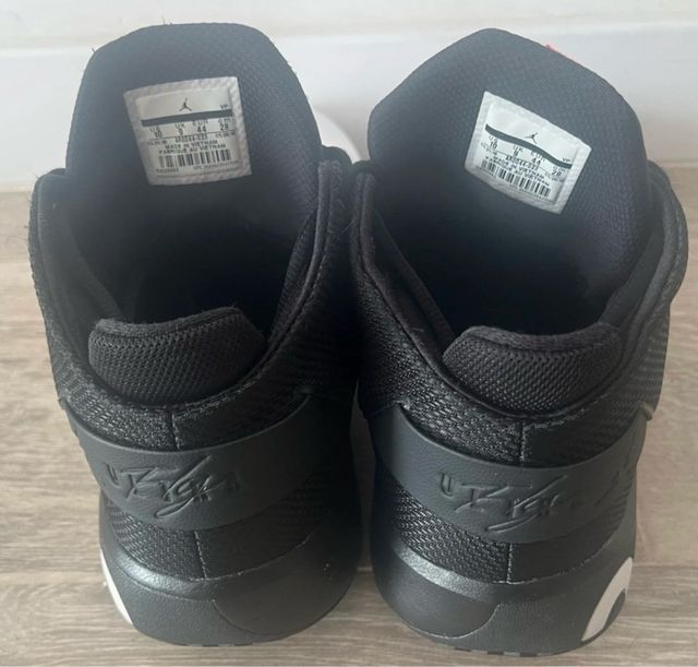 Botas Jordan Talla 44 Negras Rojas Blancas