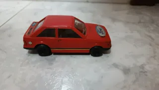Coche de colección Ford Escort Rojo