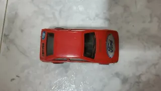 Coche de colección Ford Escort Rojo