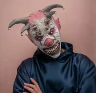 Máscara de payaso aterrador con cuernos