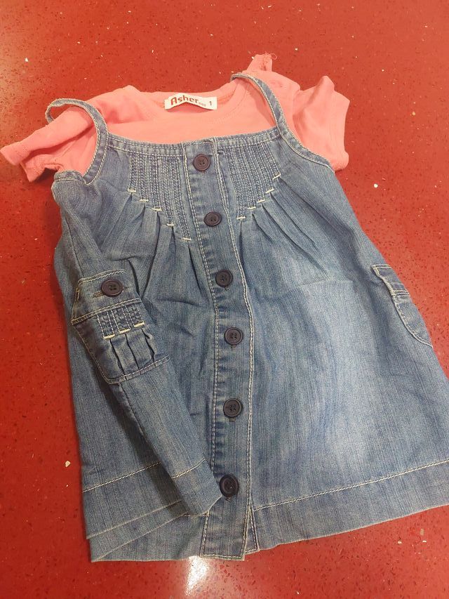 Vestido y camiseta niña
Talla 1 año