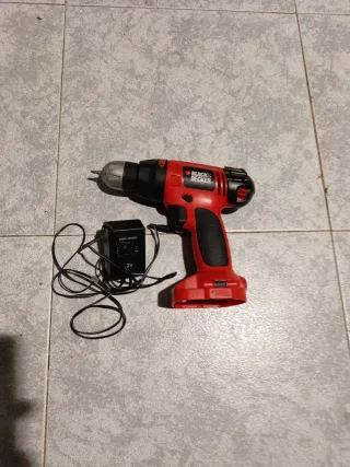 Taladro Black & Decker Rojo