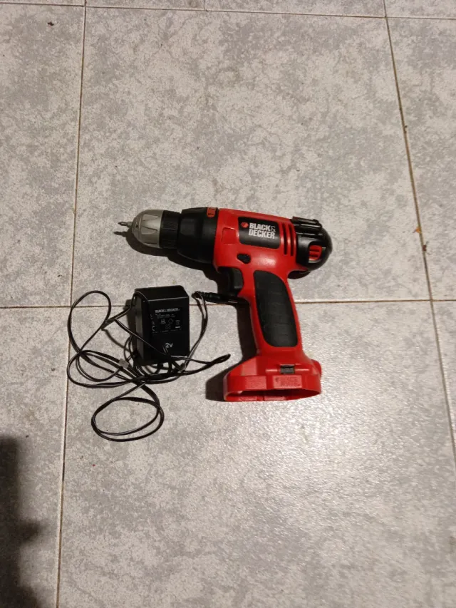 Taladro Black & Decker Rojo