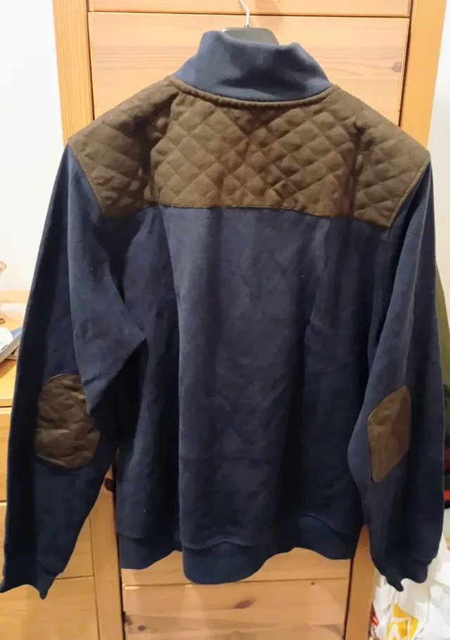 Jersey Sebago azul con parches marrones